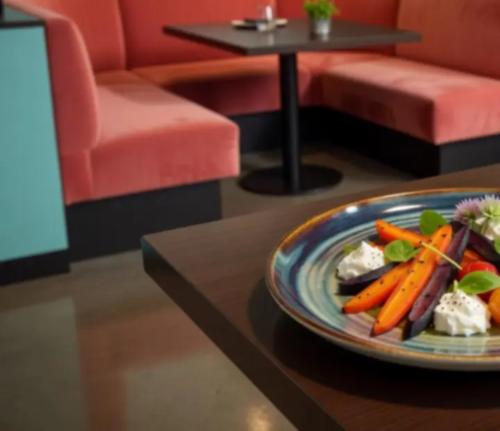 Sezónní pokrmy v prémiové restauraci s casino atmosférou